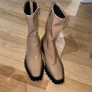 Stylish Tan Women's Boots